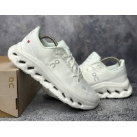 On Cloudtilt Moon Off-White